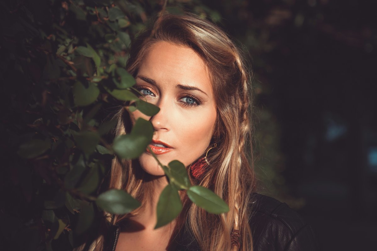 Laura E.